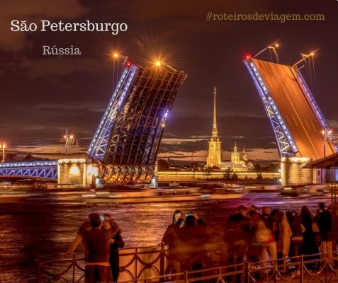 Ponte levadiça na fortaleza de Pedro e Paulo em São Petersburgo